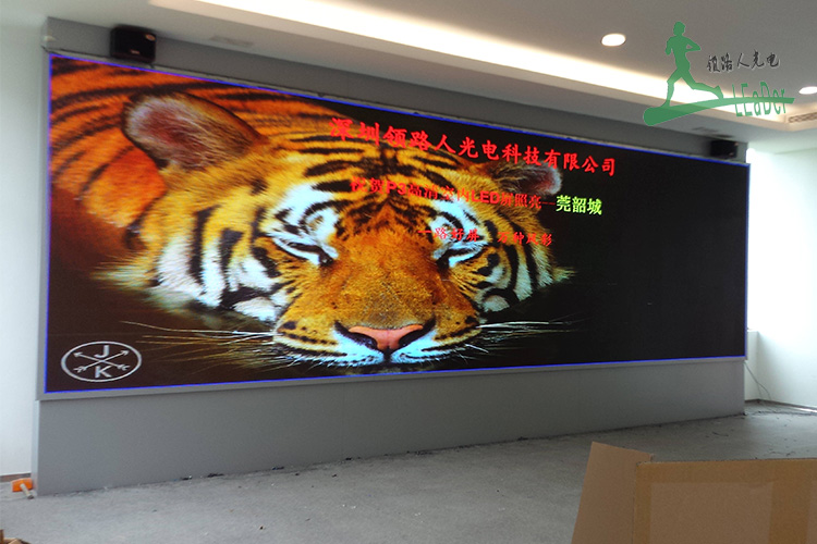 領路人光電承接韶關莞韶城室內P3全彩顯示屏