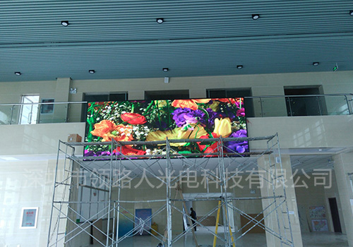 領(lǐng)路人光電淺談室內(nèi)P4全彩顯示屏在生活中的運(yùn)用